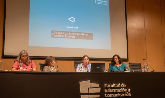 De derecha a izquierda: Leticia Lorier, Gladys Ceretta, Virginia Bertolotti y Ana Corbacho, en el estrado del aula magna. 