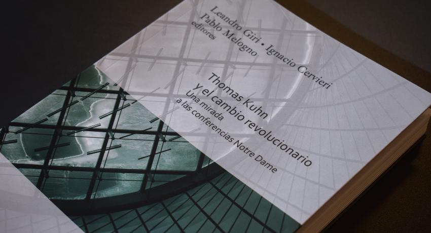 Foto. Primer plano de la tapa del libro. 