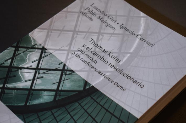 Foto. Primer plano de la tapa del libro. 